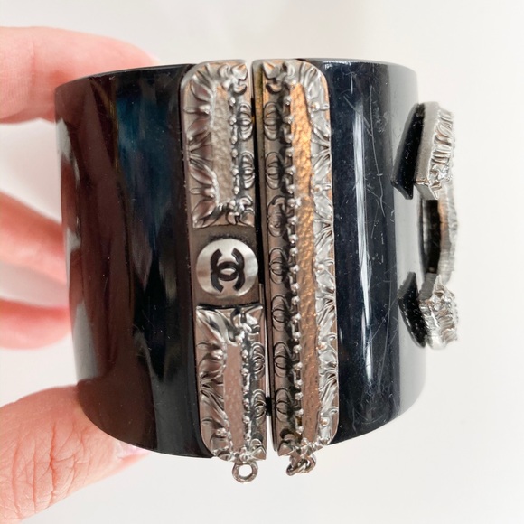 ✨SOLD✨Authentic CHANEL Acrylic Cuff Bracelet - Picture 3 of 8
